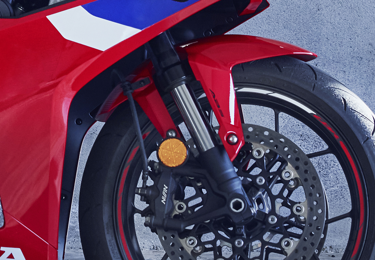 Showa SFF-BP front suspension
