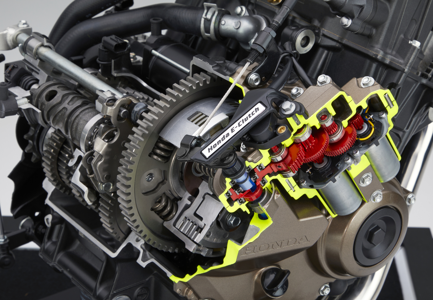 2024-Honda_E-Clutch_Engine_Around_the_Honda_E-Clutch_Key_Visual_L.jpg