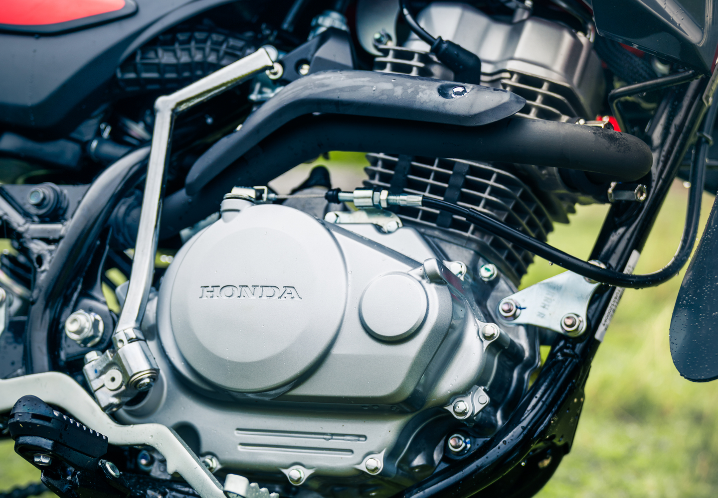 149cc air-cooled OHC, single cylinder engine