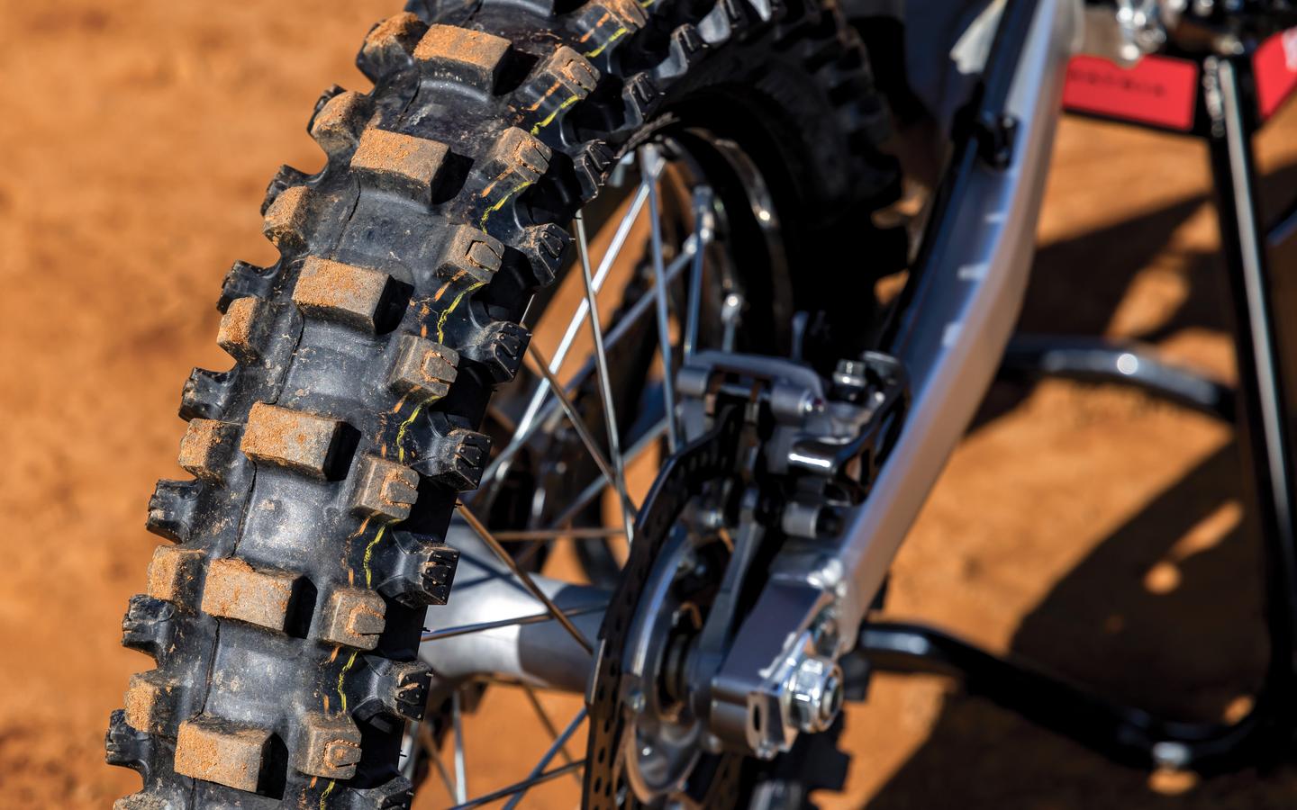 Rear suspension linkage