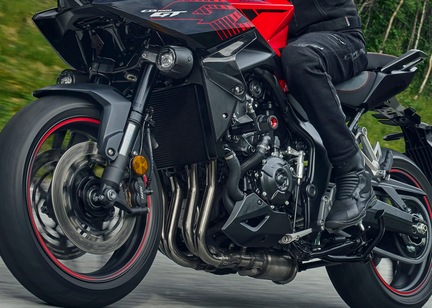 CB1000GT-2026-Key-Features-01.png