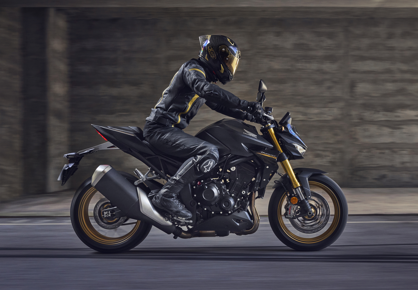 2025-CB1000HORNET_SP_Location_Action_1308_L.jpg
