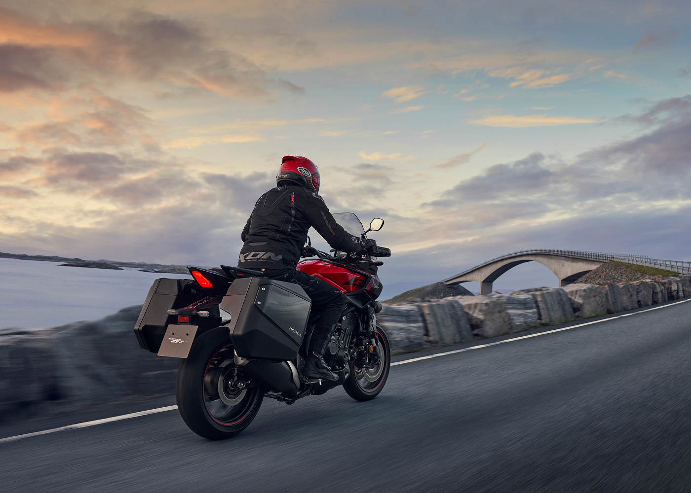 CB1000GT-2026-Key-Features-04.png