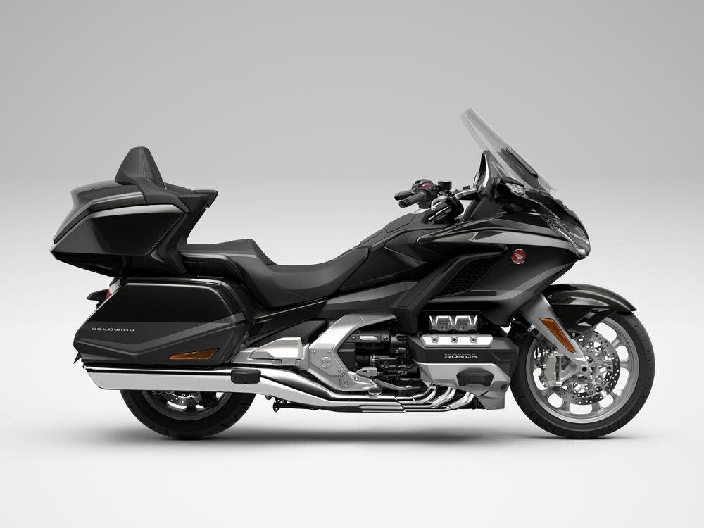 2021-Goldwing-Gunmetal Black Metallic-Graphite Black-Side-Studio