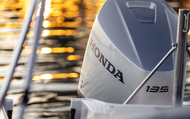 Honda_Marine_BF135_Outboard_Lifestyle_1.jpg