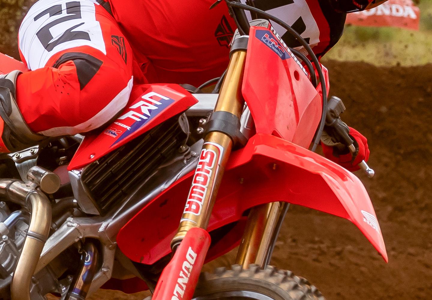 CRF450RWE_MY25_07371_rt.jpg