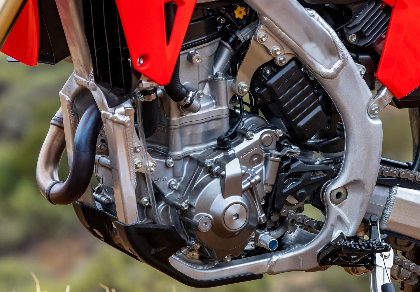 249cc Liquid-Cooled Single Cylinder Engine