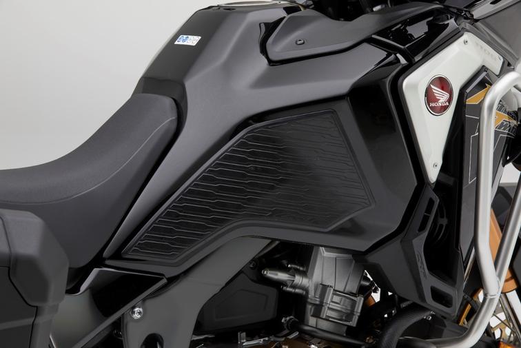 Side Tank Pad (Black)