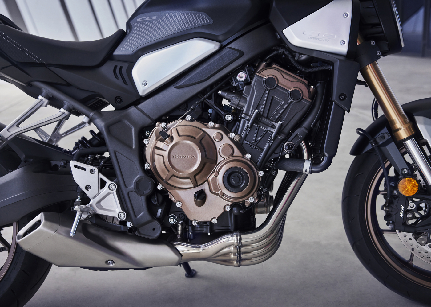 649cc 4 cylinder engine