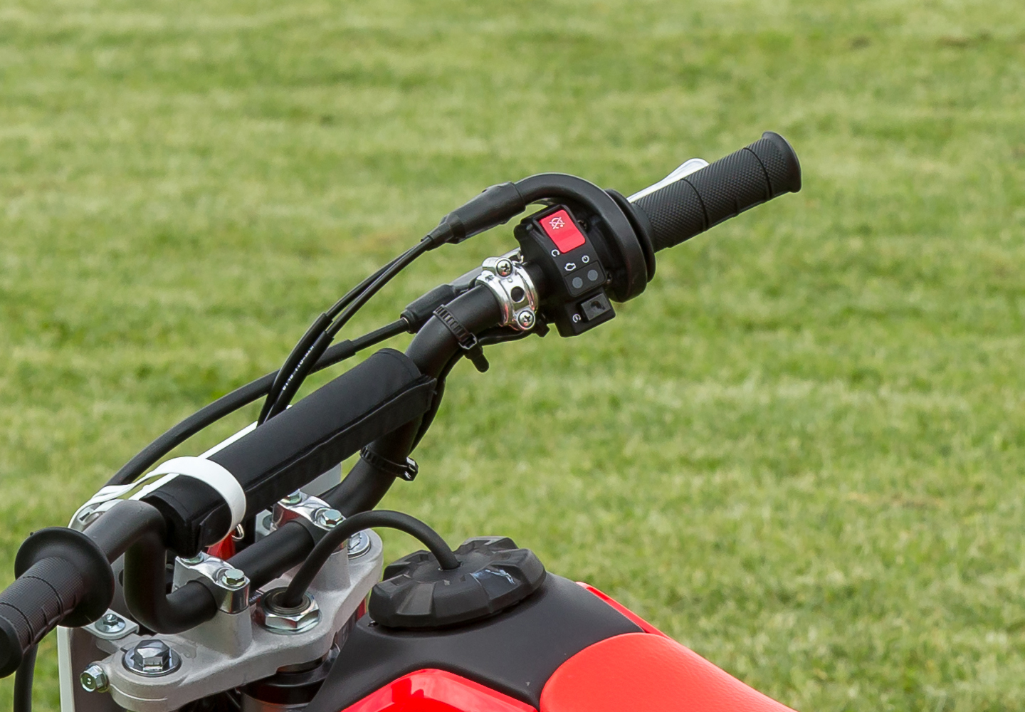 Electric starter with back up kick