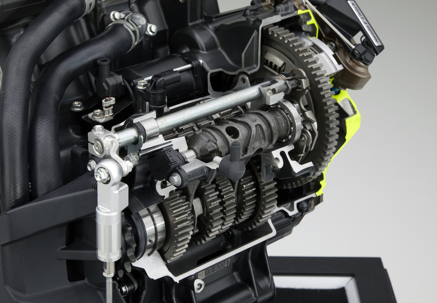 2024-Honda_E-Clutch_Engine_Around_the_transmission_L.jpg