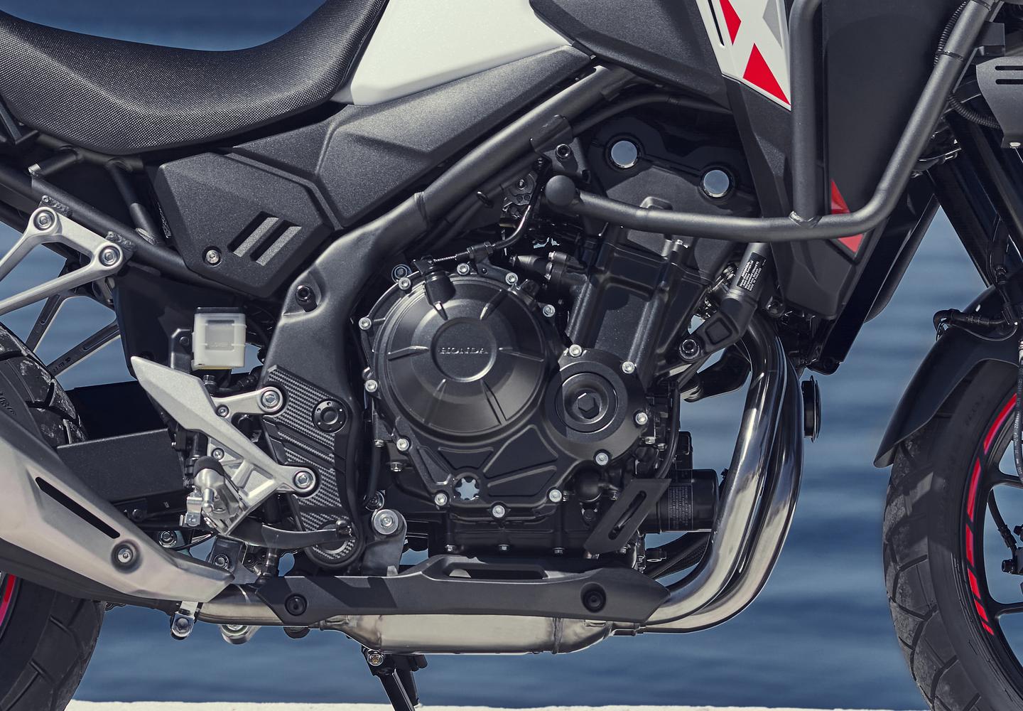 Twin cylinder engine