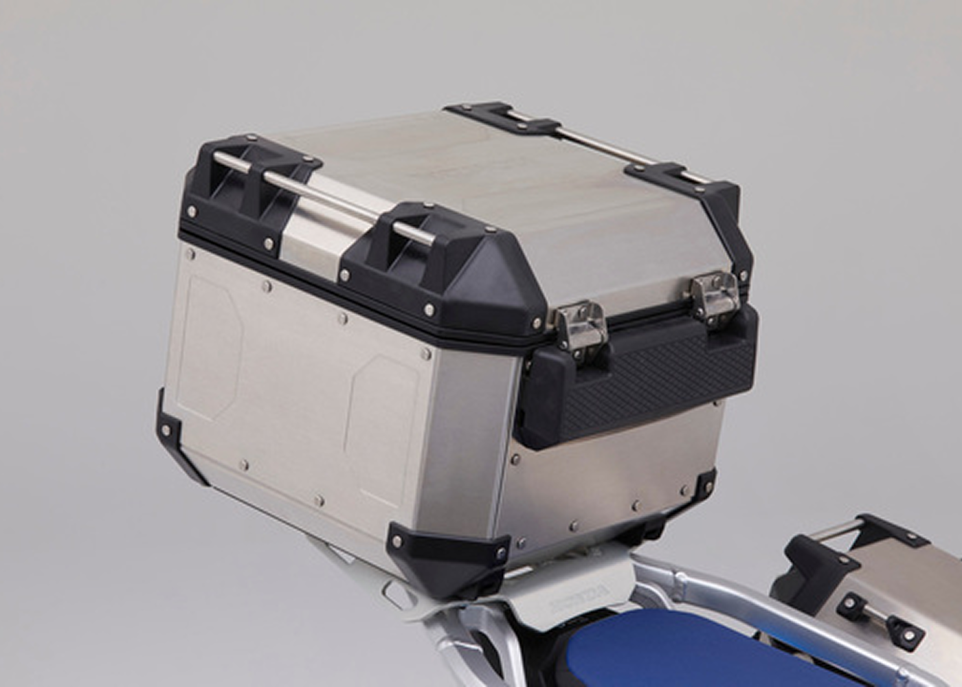 Africa_Twin_2026_Showroom_Accessories-02.png