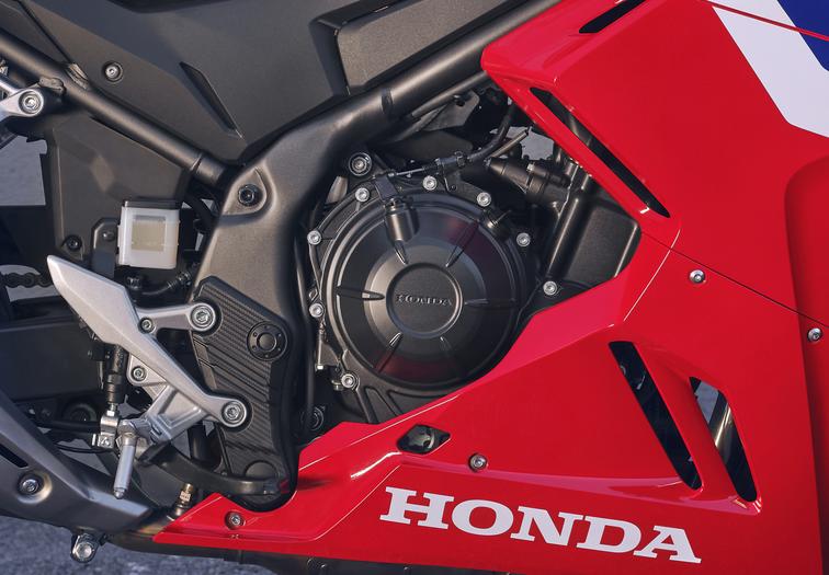 Twin cylinder engine