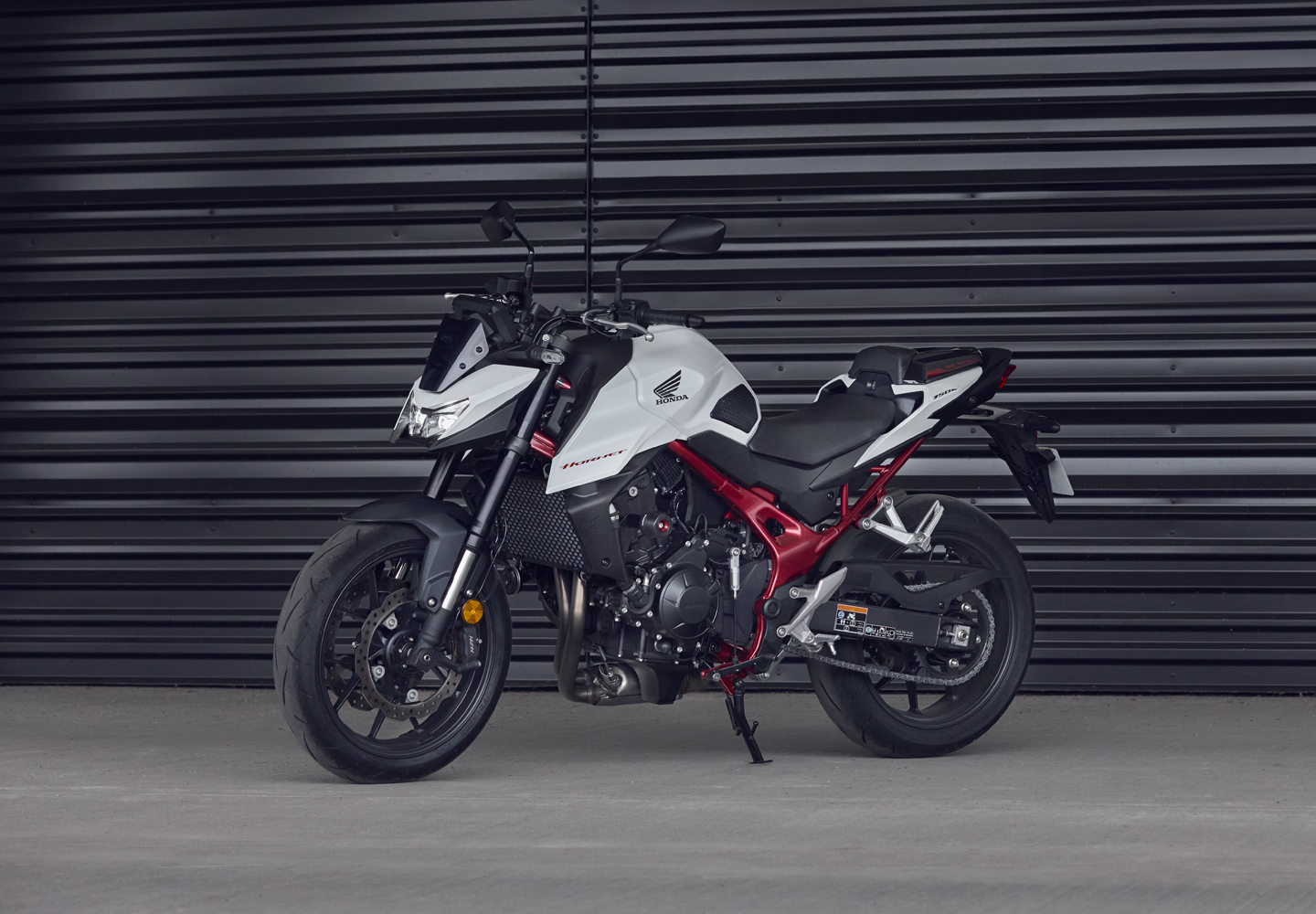 Signature Hornet styling