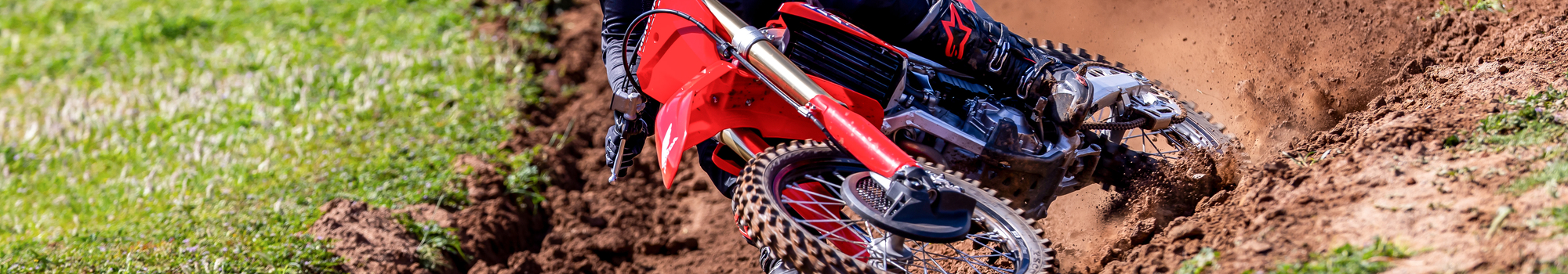 CRF250R_MY25_04065_rt.jpg