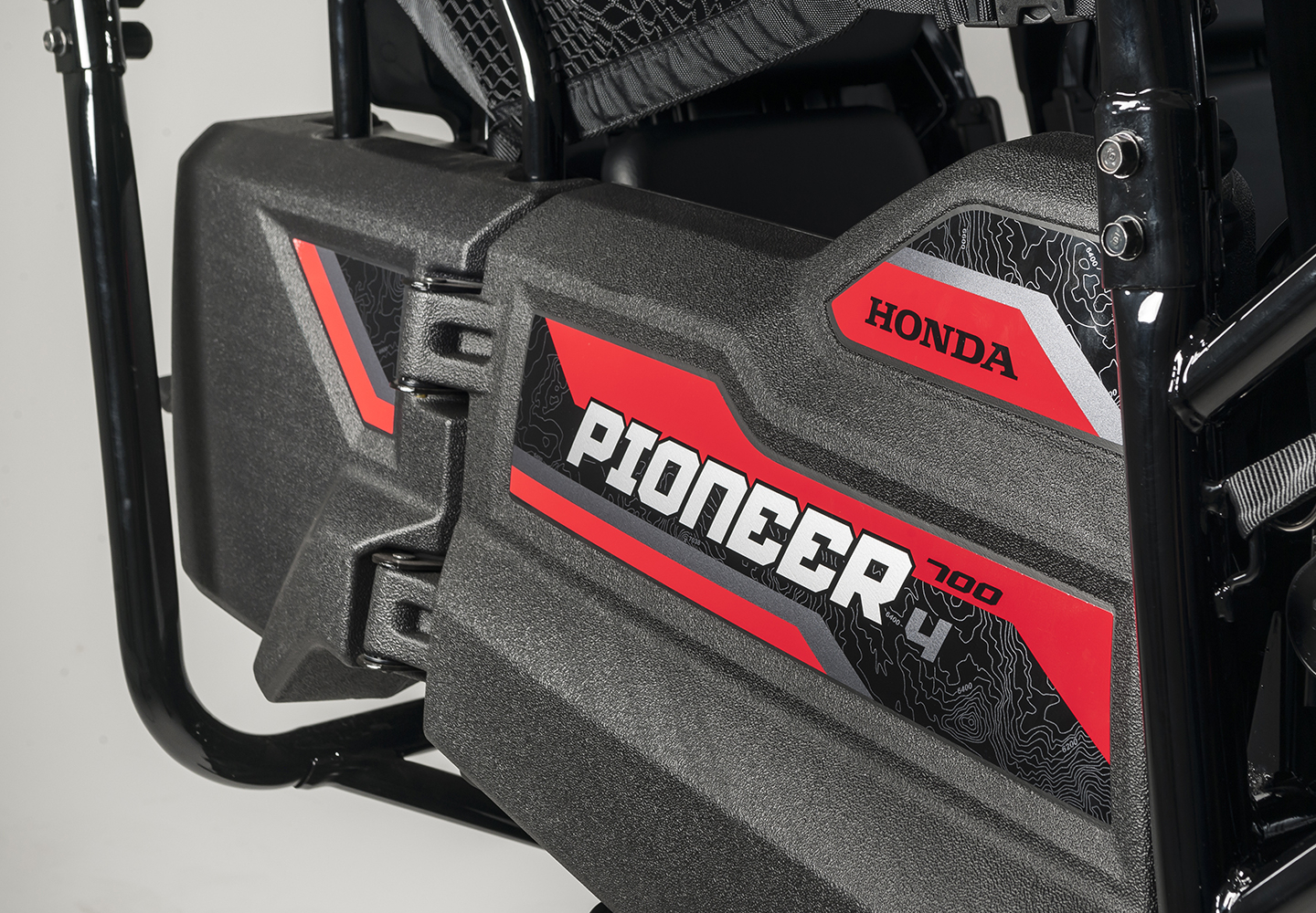 Pioneer 700 - Double-latch doors