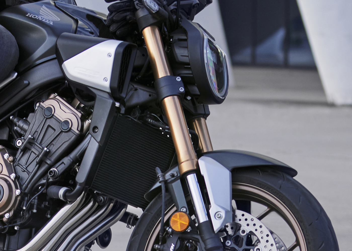 Showa SFF-BP front suspension