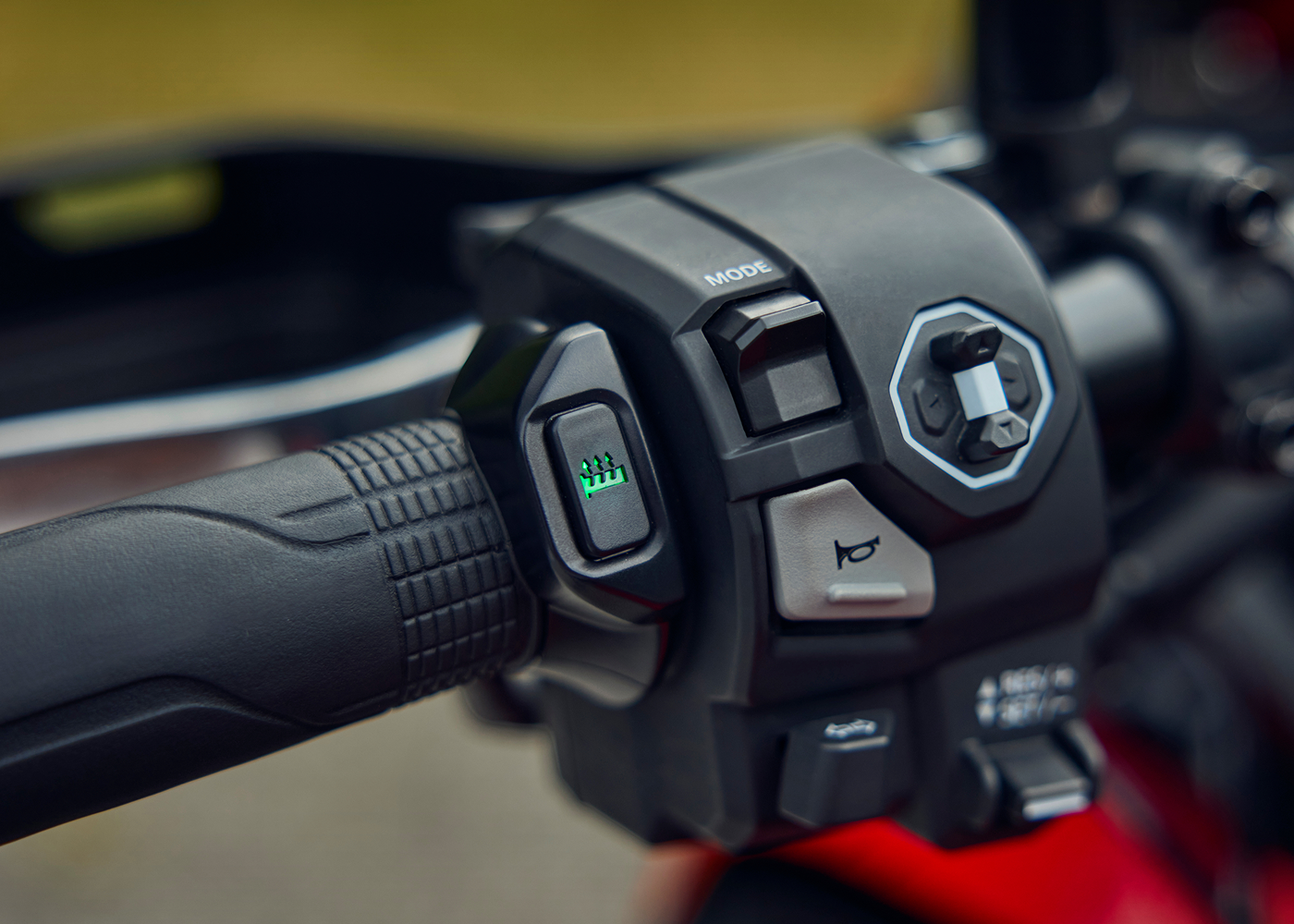 CB1000GT-2026-Key-Features-02.png