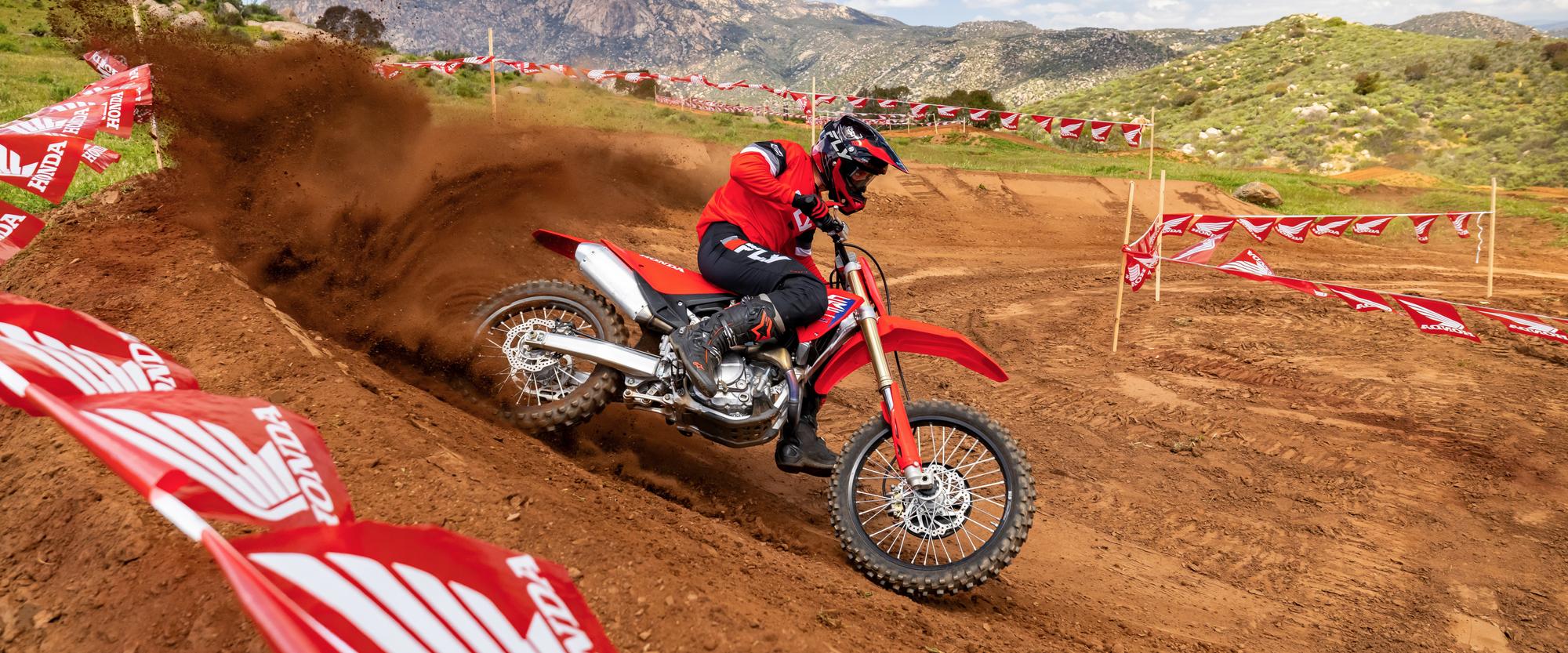 CRF450R_MY25_02893_rt.jpg