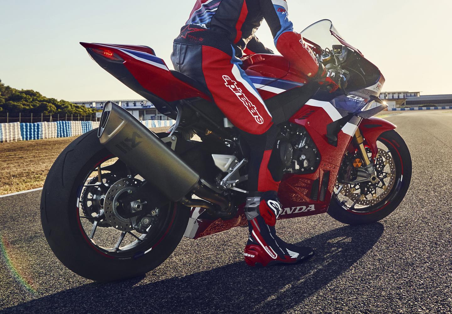 2024-CBR1000RR-R_FIREBLADE_SP_LOCATION_2528_L.jpg