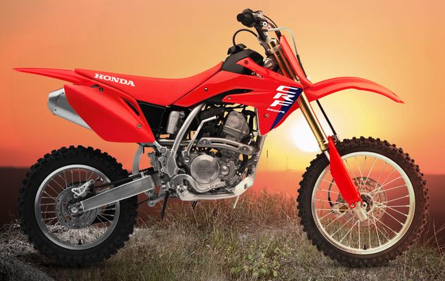 CRF150R_2025_Showroom_Hero_2000x833.jpg